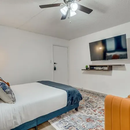 Beautiful Austin Studio Sleeps 4 10Min To Downtown